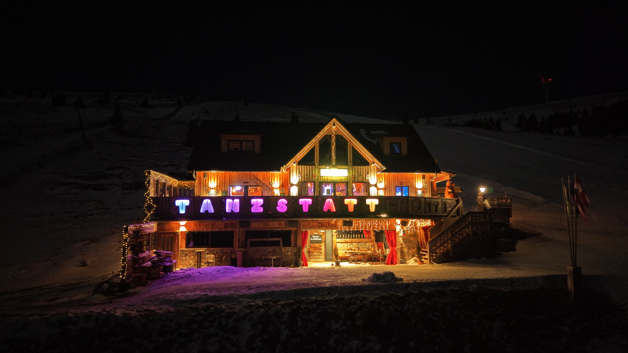 Tanzstatthütte Lachtal bei Nacht